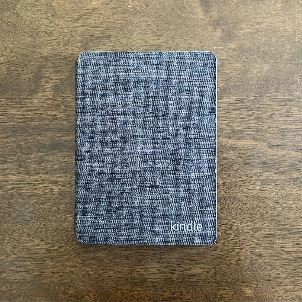 Grey Amazon Basics Kindle Case - Picture 1 of 6